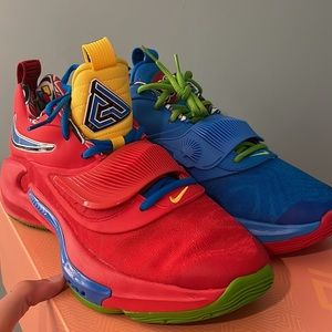 Mismatched zoom freek 3 uno nike